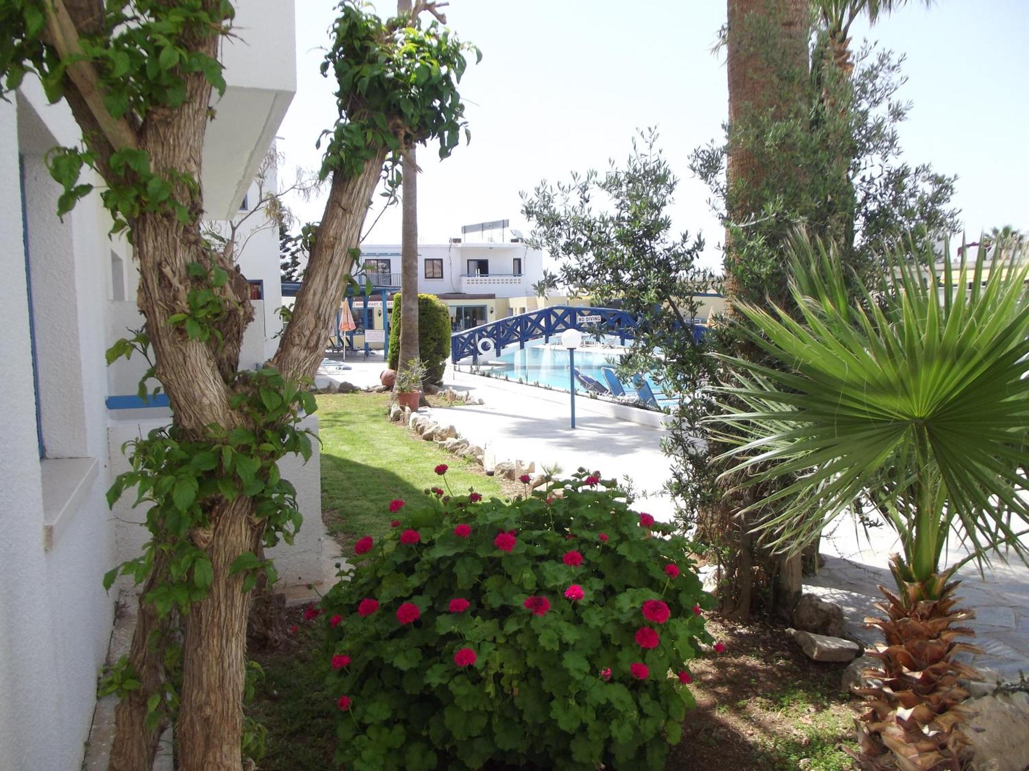 Kefalonitis Hotel Apartments Paphos Ngoại thất bức ảnh